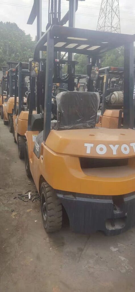 Toyota 7FD25 Forklift Made in Japan Diesel-Gabelstapler
